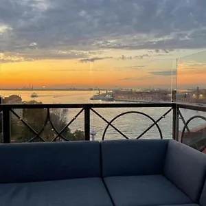 The Penthouse And Rooftop-terrace At Molino Stucky Appartement